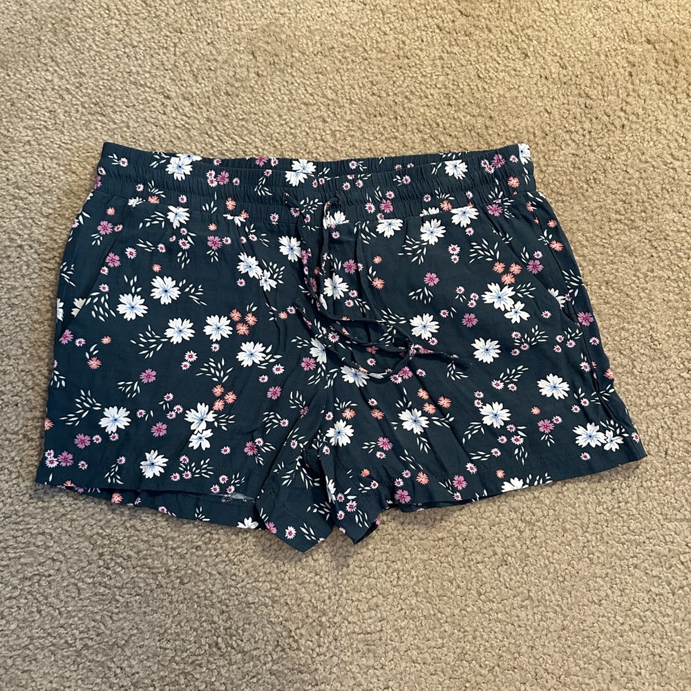 Loft Floral Green Shorts Size small.